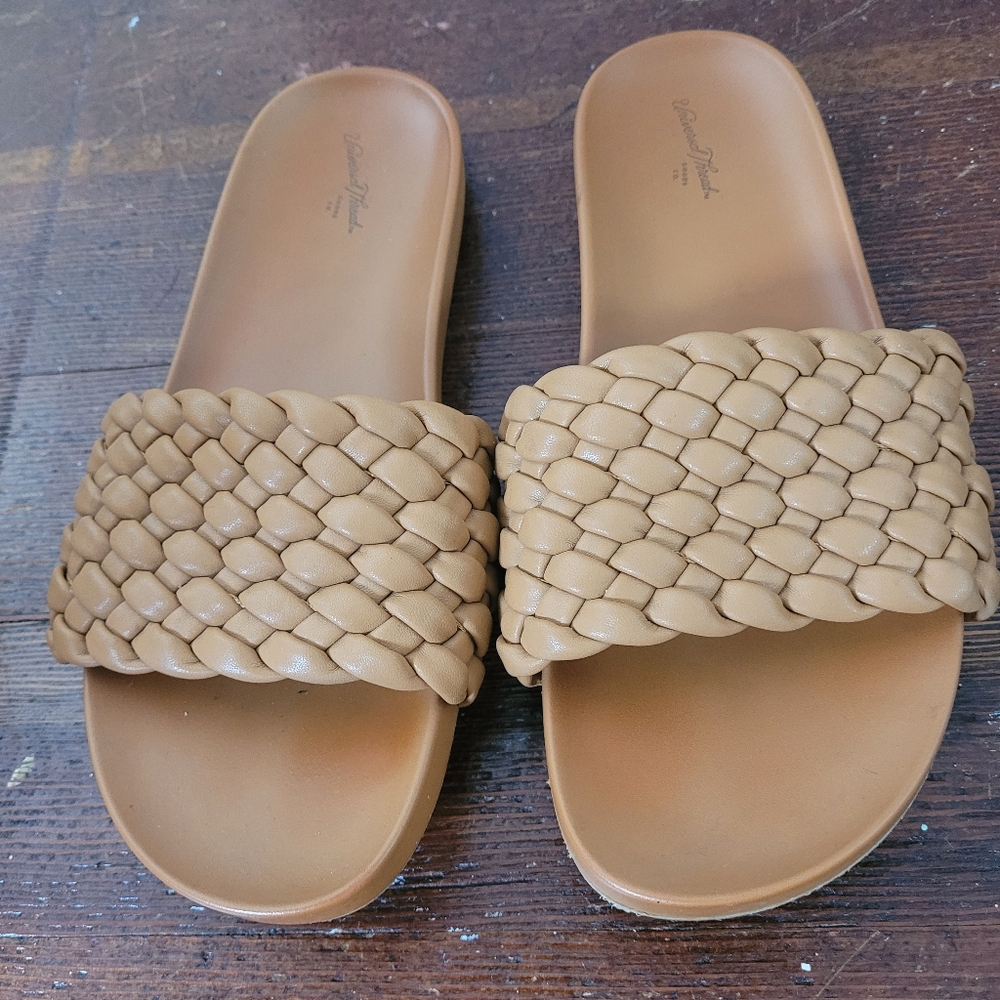 Universal Thread Tan Braided Slide Sandals